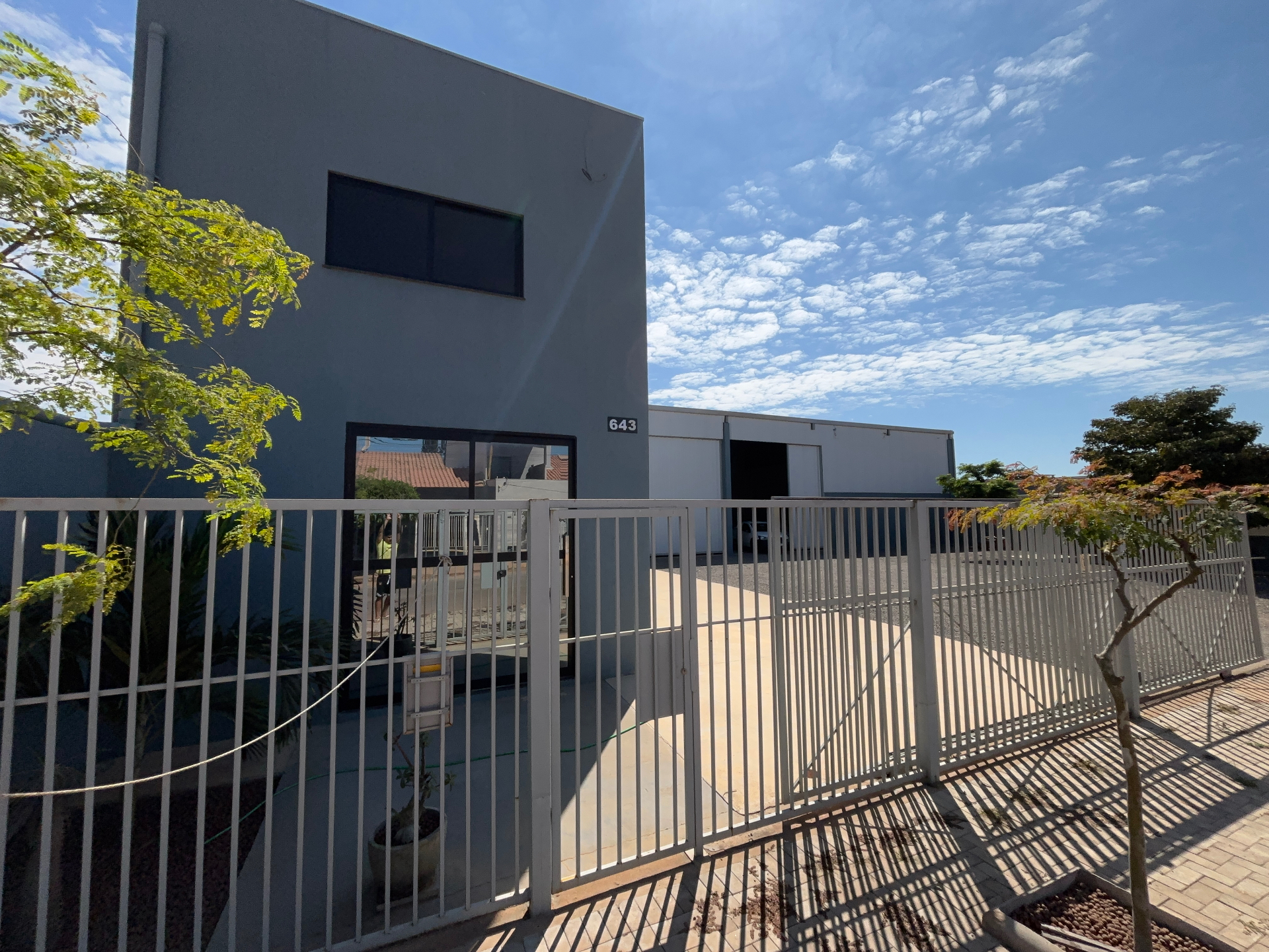 Fachada da sede da Sacaria Oeste em Luís Eduardo Magalhães